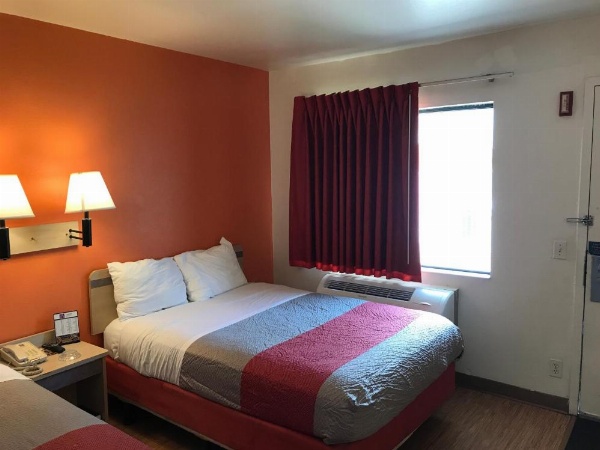 Motel 6-Des Moines, IA - North image 13